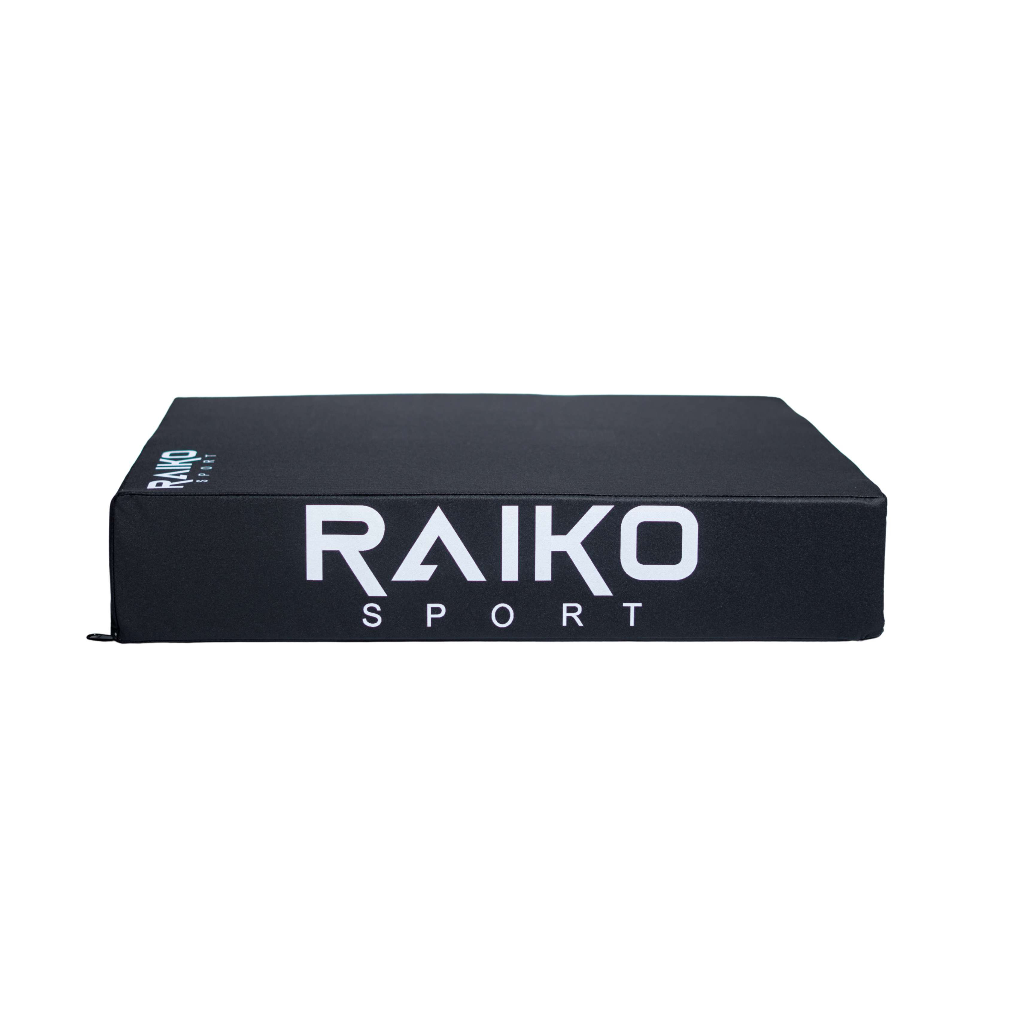 Drop Pad fra Raiko Sport sett forfra med tydelig hvit logo på svart overflate