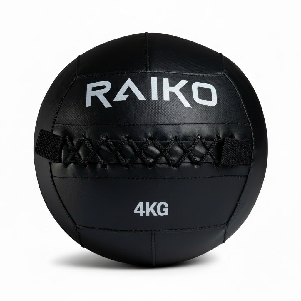 Wall ball 4 kg fra Raiko Sport, sort treningsball med hvit logo og solide sømmer